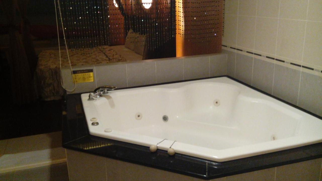 Alexander Motel Cao Hùng Ngoại thất bức ảnh